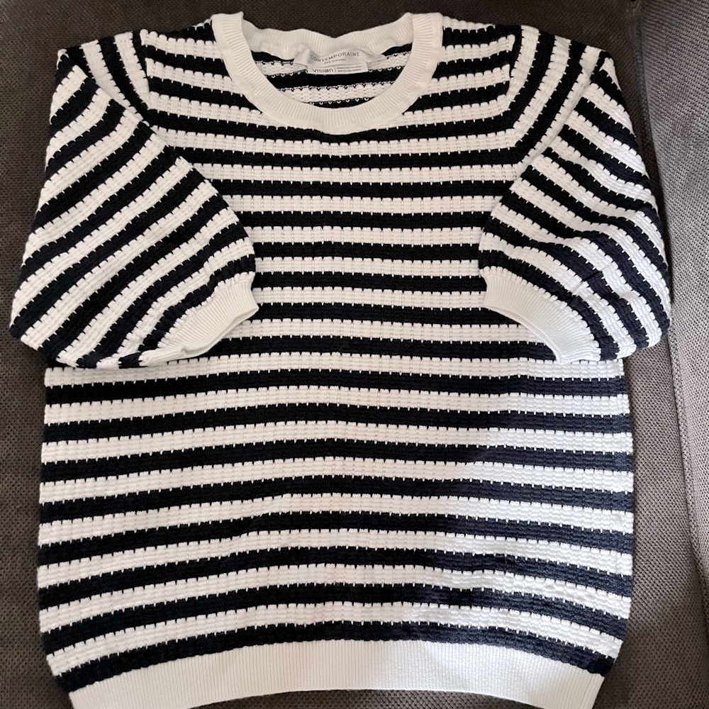 ⚓️Classic Striped Navy and White Cotton Blend Short Sleeve Sweater.Like New.
